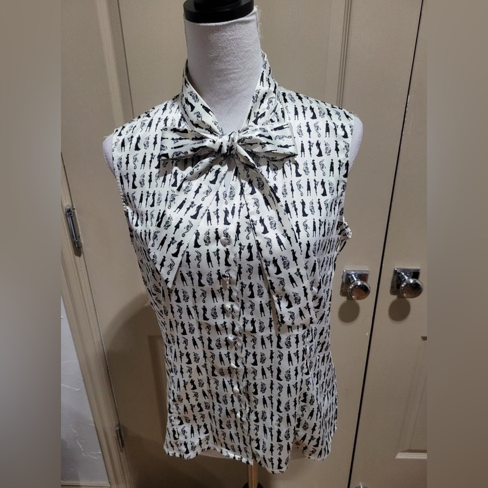 NWOT Tahari Arthur S. Levine Sleeveless Blouse with Tie Size Mediume